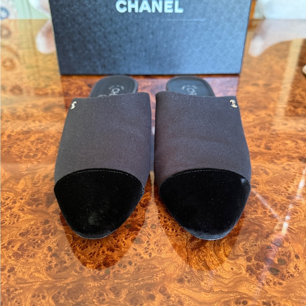 CHANEL Black Mules with Logo Cap Toe - Picture 4 of 13